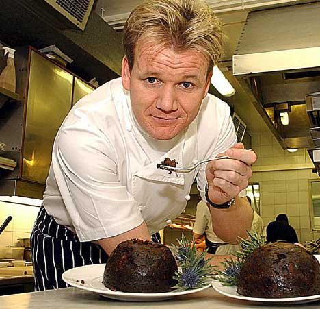 Vừa qua vua bếp nổi tiếng Gordon Ramsay, giám khảo chính của cuộc thi Vua đầu bếp Mỹ đã học và tự tay chế biến 6  món ăn Việt Nam tại một nhà hàng ở Hà Nội để giới thiệu trên kênh truyền hình tại Mỹ